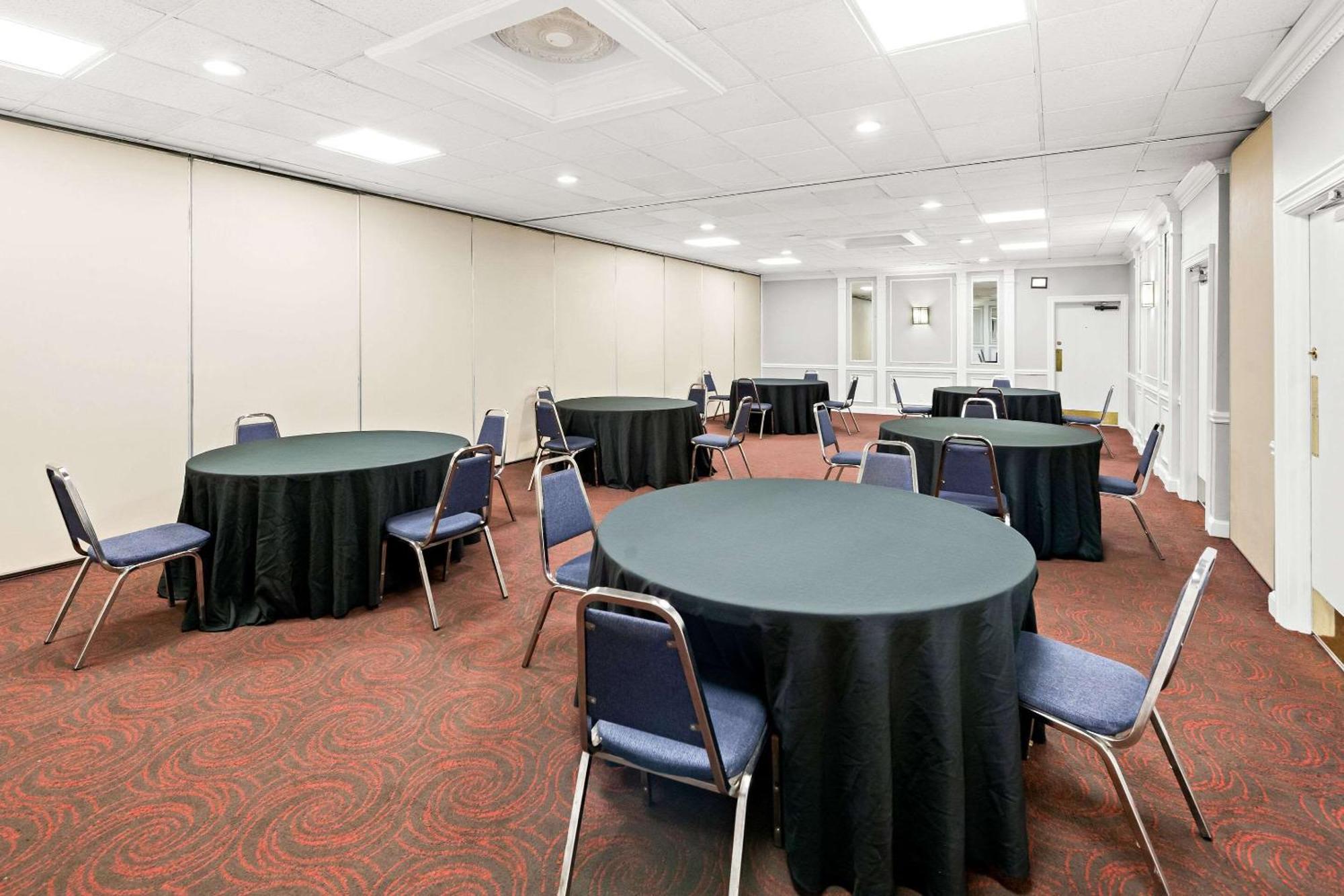 Quality Inn Dayton Airport Englewood Bagian luar foto