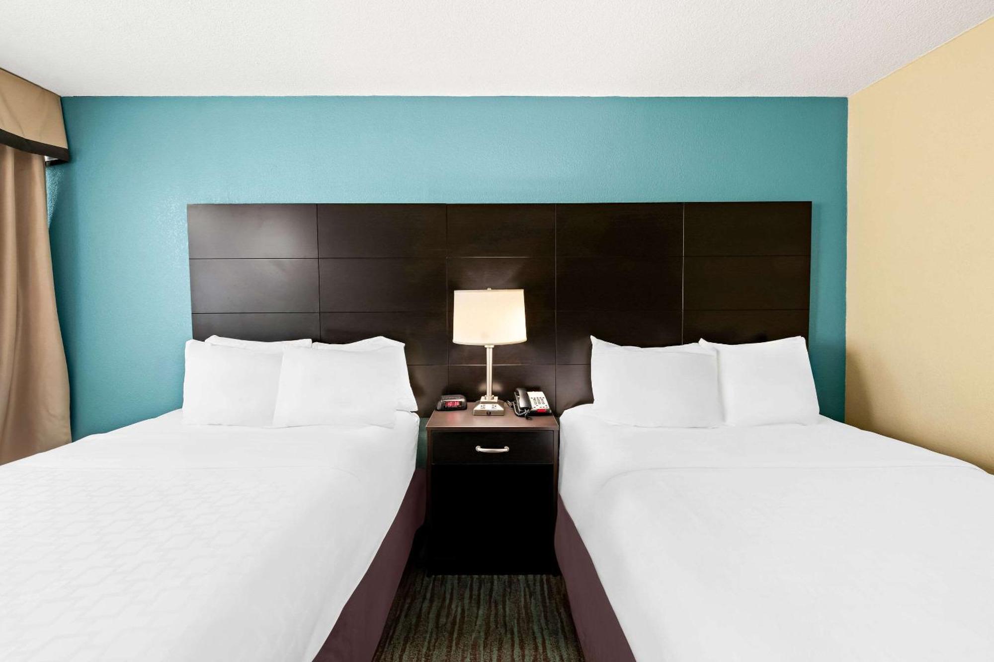 Quality Inn Dayton Airport Englewood Bagian luar foto