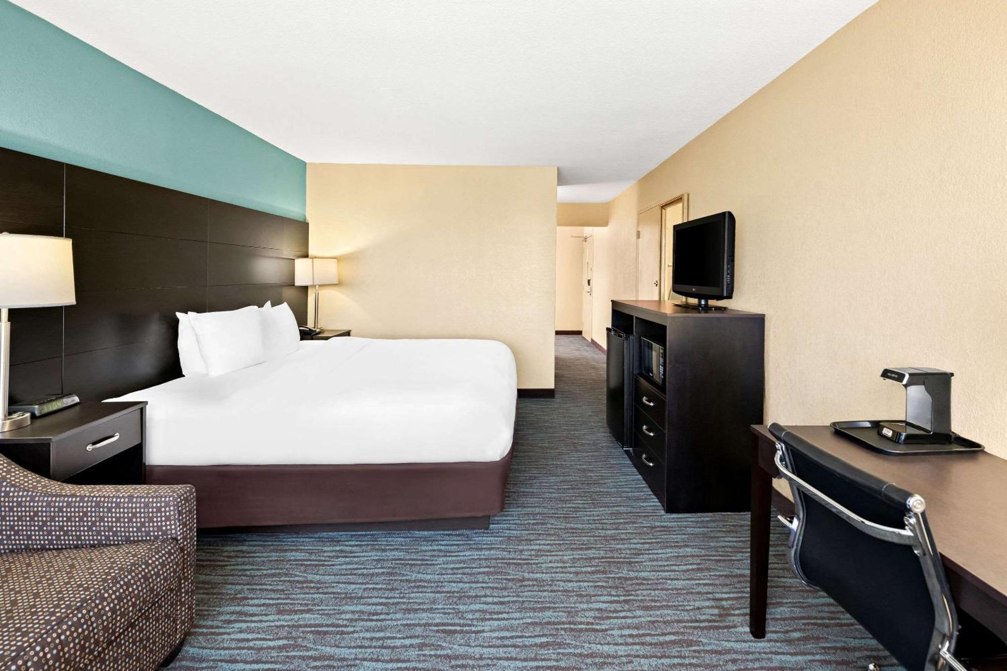 Quality Inn Dayton Airport Englewood Bagian luar foto
