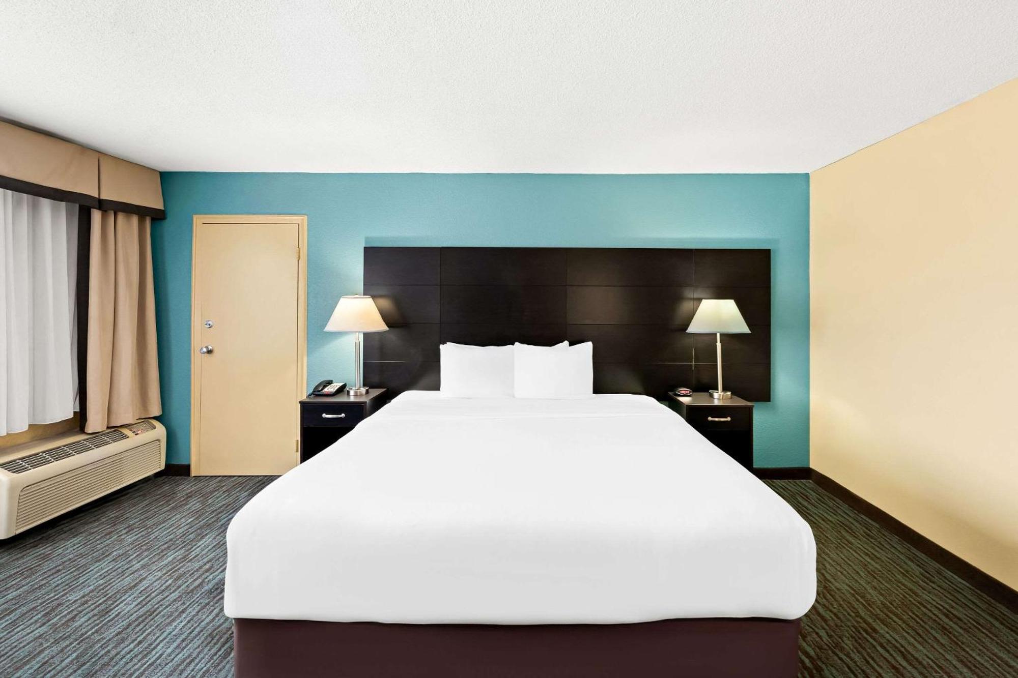 Quality Inn Dayton Airport Englewood Bagian luar foto