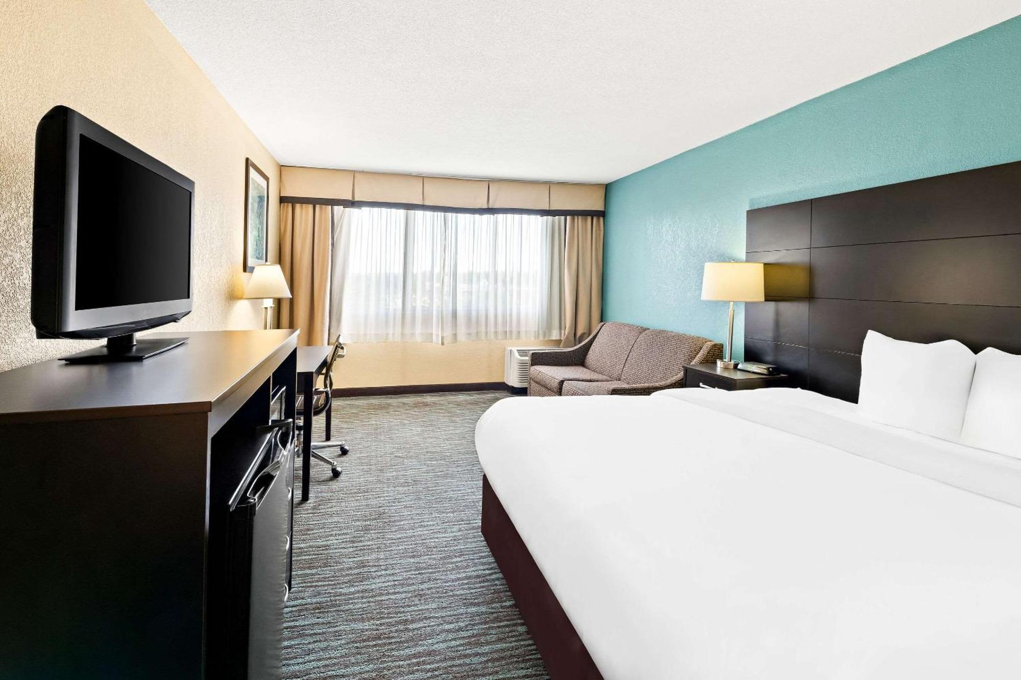Quality Inn Dayton Airport Englewood Bagian luar foto