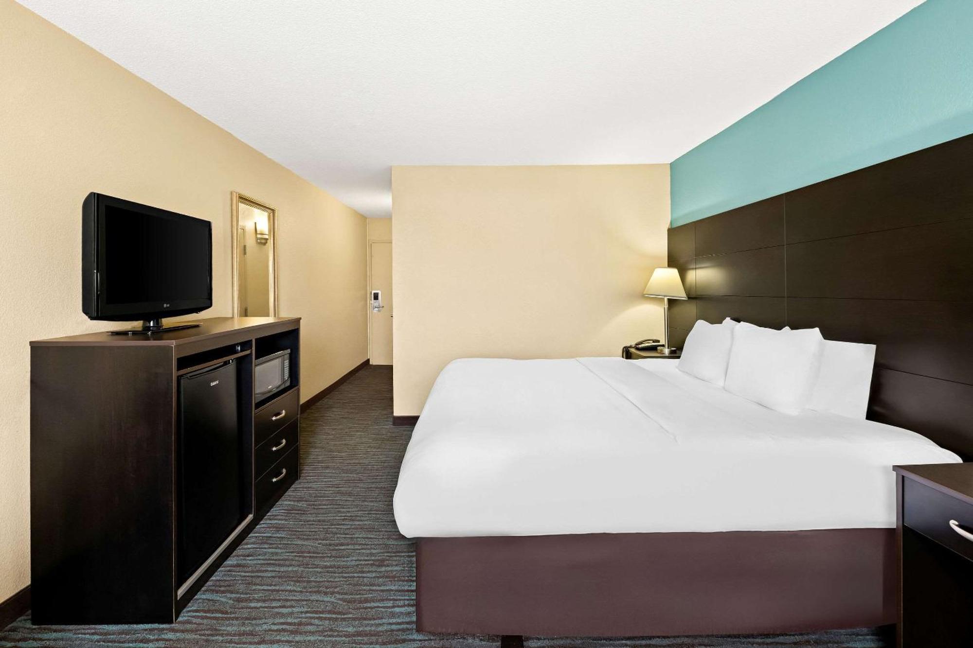 Quality Inn Dayton Airport Englewood Bagian luar foto