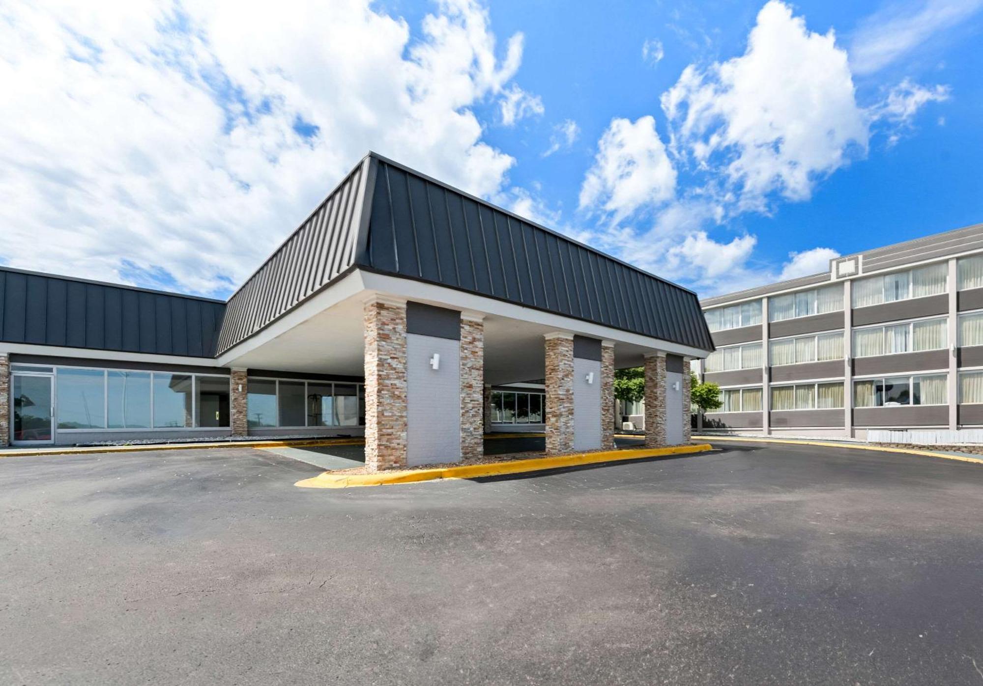 Quality Inn Dayton Airport Englewood Bagian luar foto