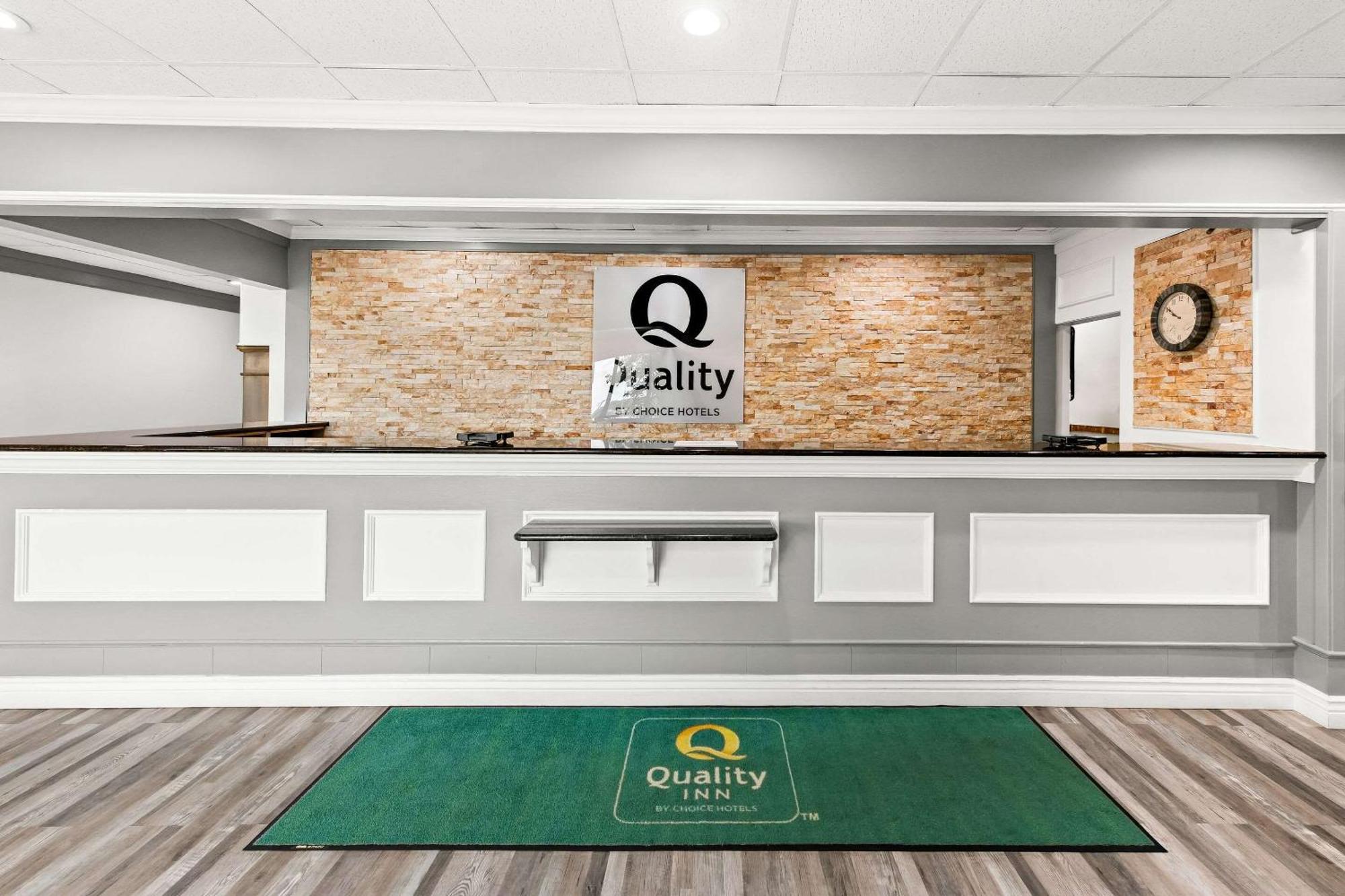 Quality Inn Dayton Airport Englewood Bagian luar foto