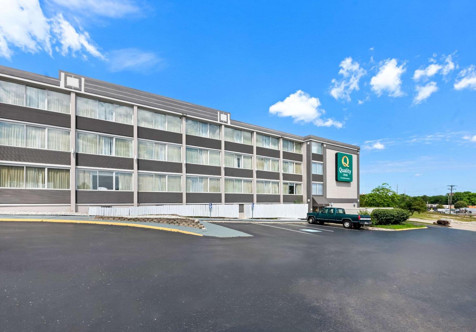 Quality Inn Dayton Airport Englewood Bagian luar foto